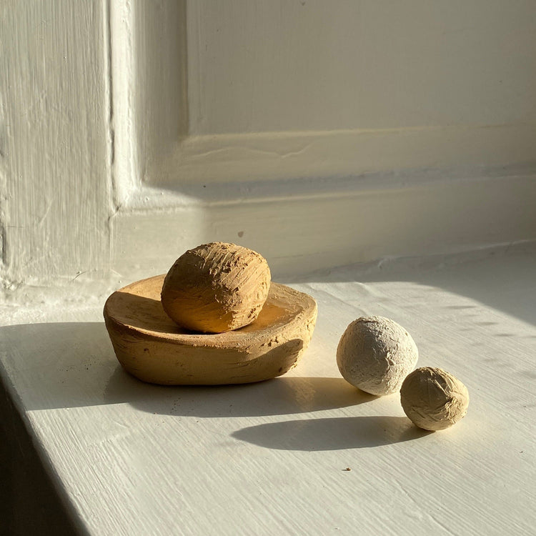 Small Round plate with ceramic balls - Terracotta, Atelier 1991, YONOBI