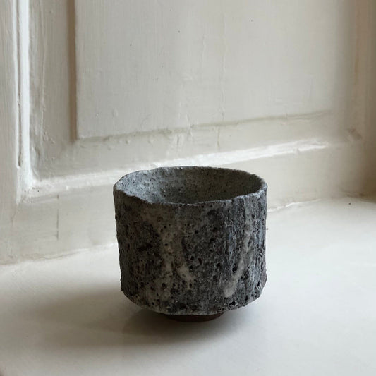 Yunomi cup – Local stone gray cup Birgitte Lorentzen 