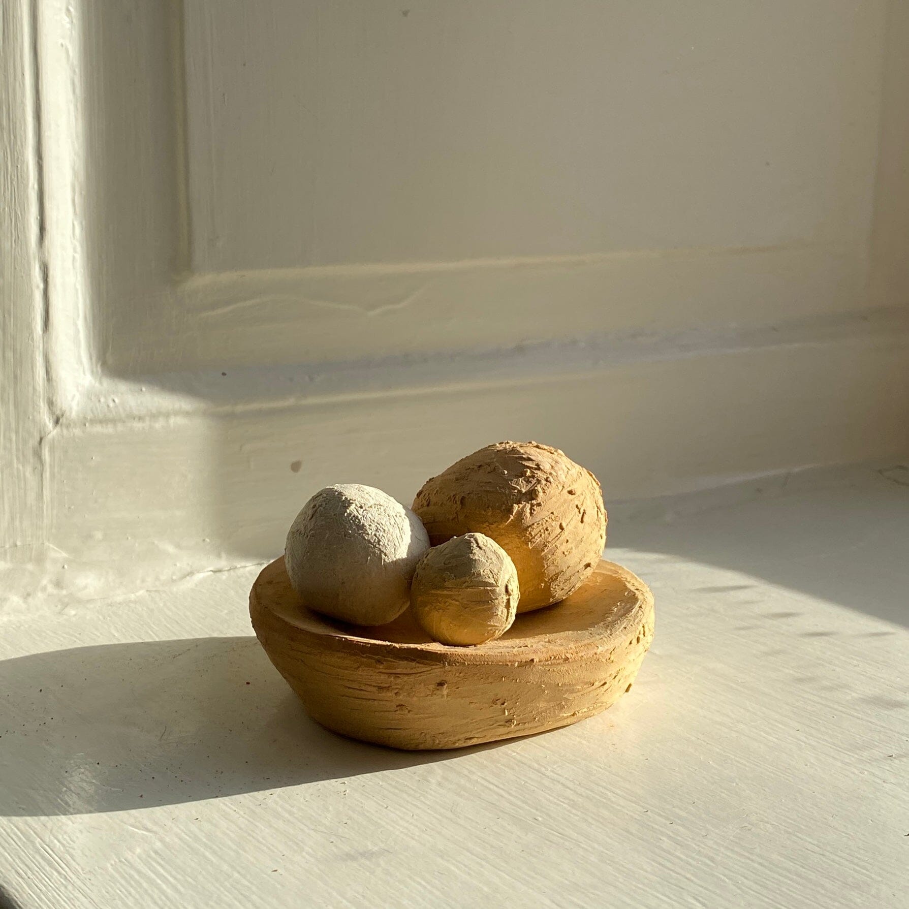 Small Round plate with ceramic balls - Terracotta, Atelier 1991, YONOBI