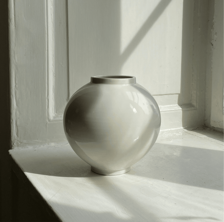 Little Moonjar Porcelain vase Ambre Hervo 