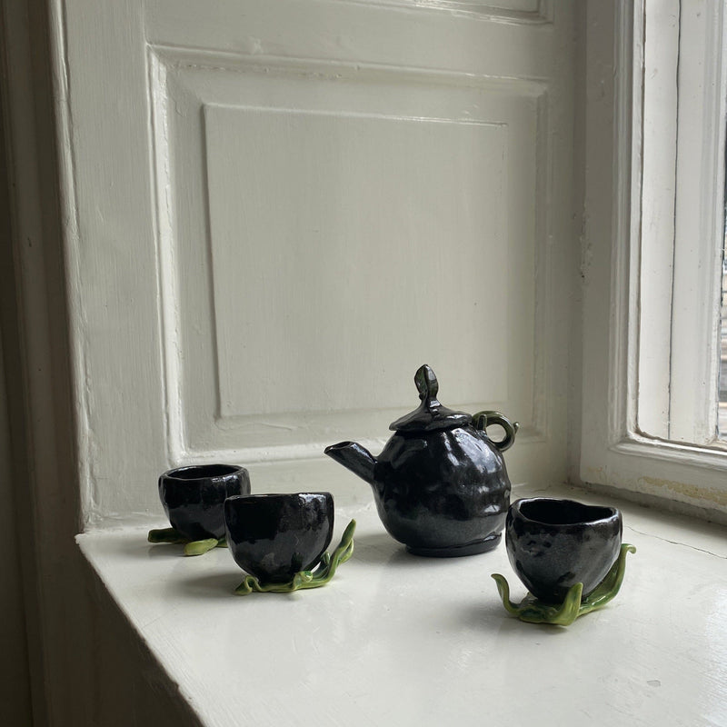 Unique tea set - Oliver's teapot teapot Soyoung Hyun 