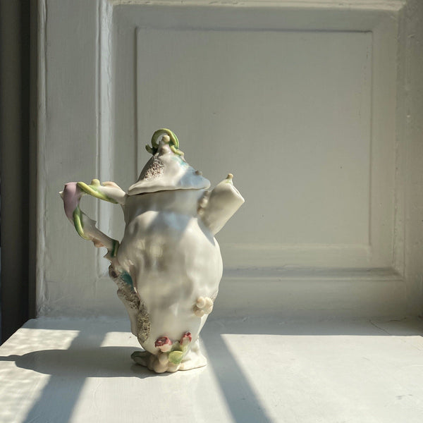 Unique tea pot - Oniri teapot Soyoung Hyun 