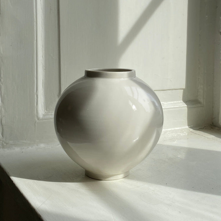 Moonjar Porcelain vase Ambre Hervo 