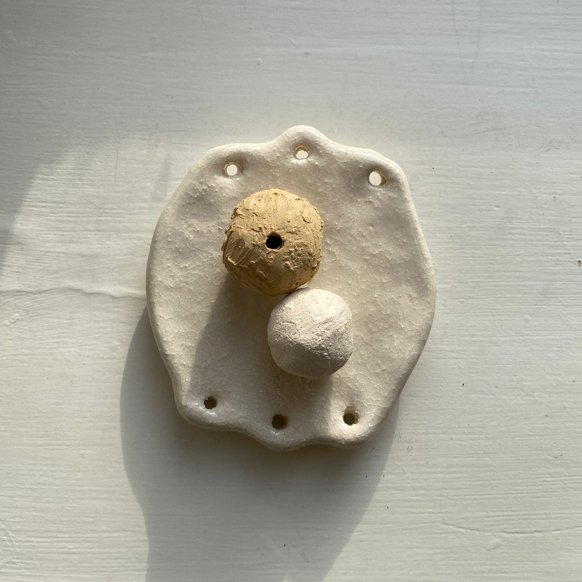 Small Earring Plate with ceramic balls - Earth, Atelier 1991, YONOBI