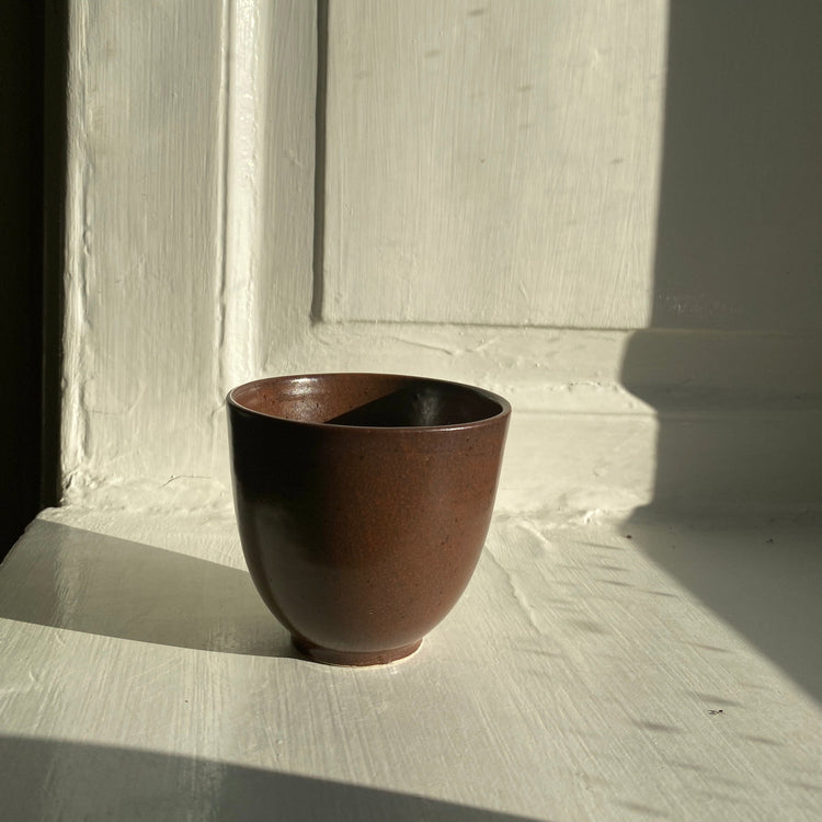 Handthrown cup - Brown, Vibeke Ottesen, YONOBI