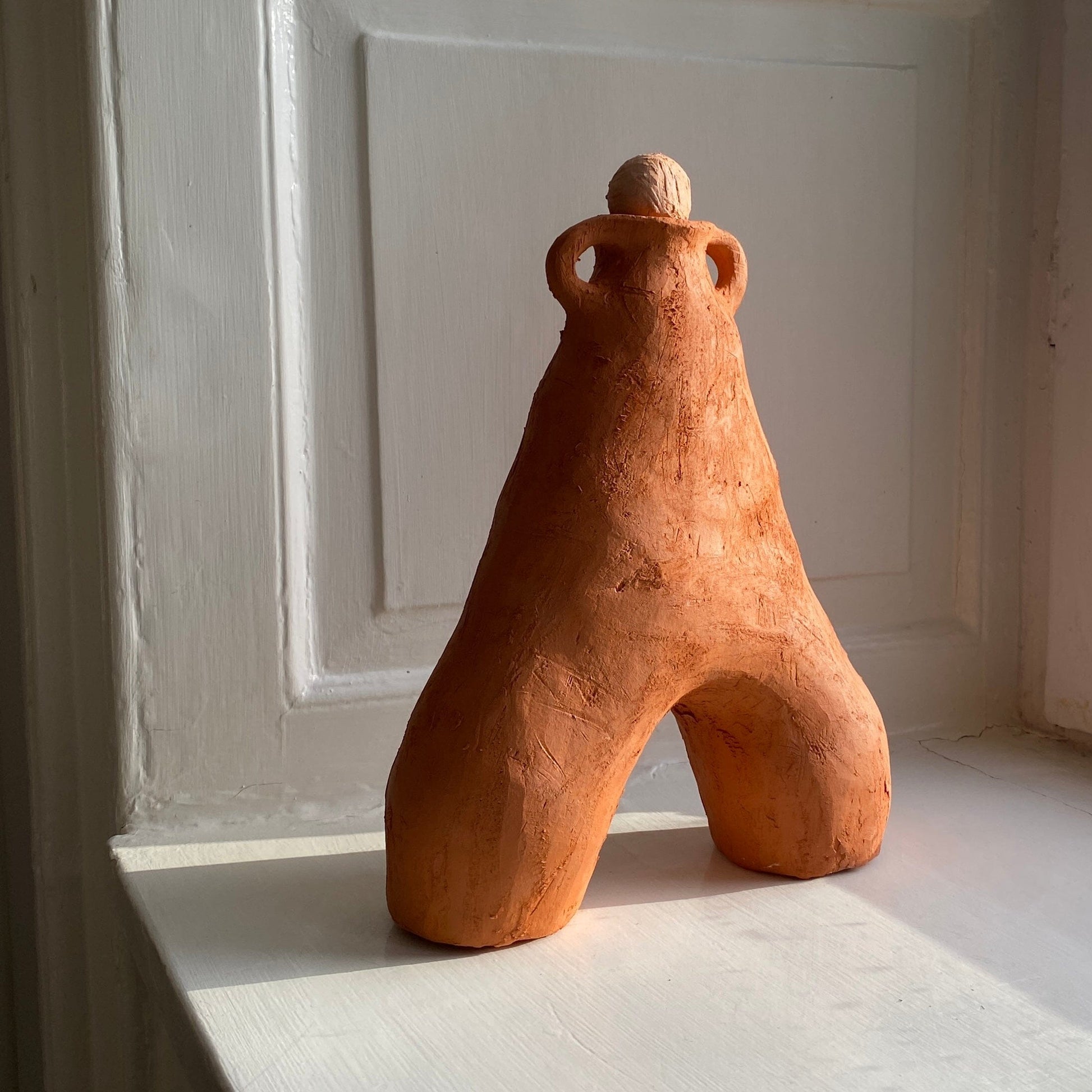 Two legged vessel with round ceramic ball - Terracotta, Atelier 1991, YONOBI