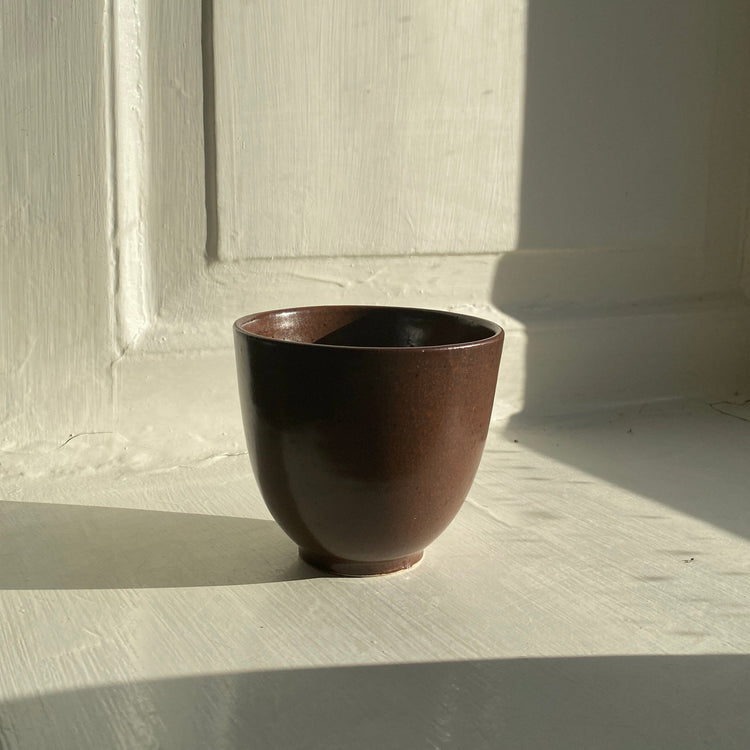 Handthrown cup - Brown, Vibeke Ottesen, YONOBI