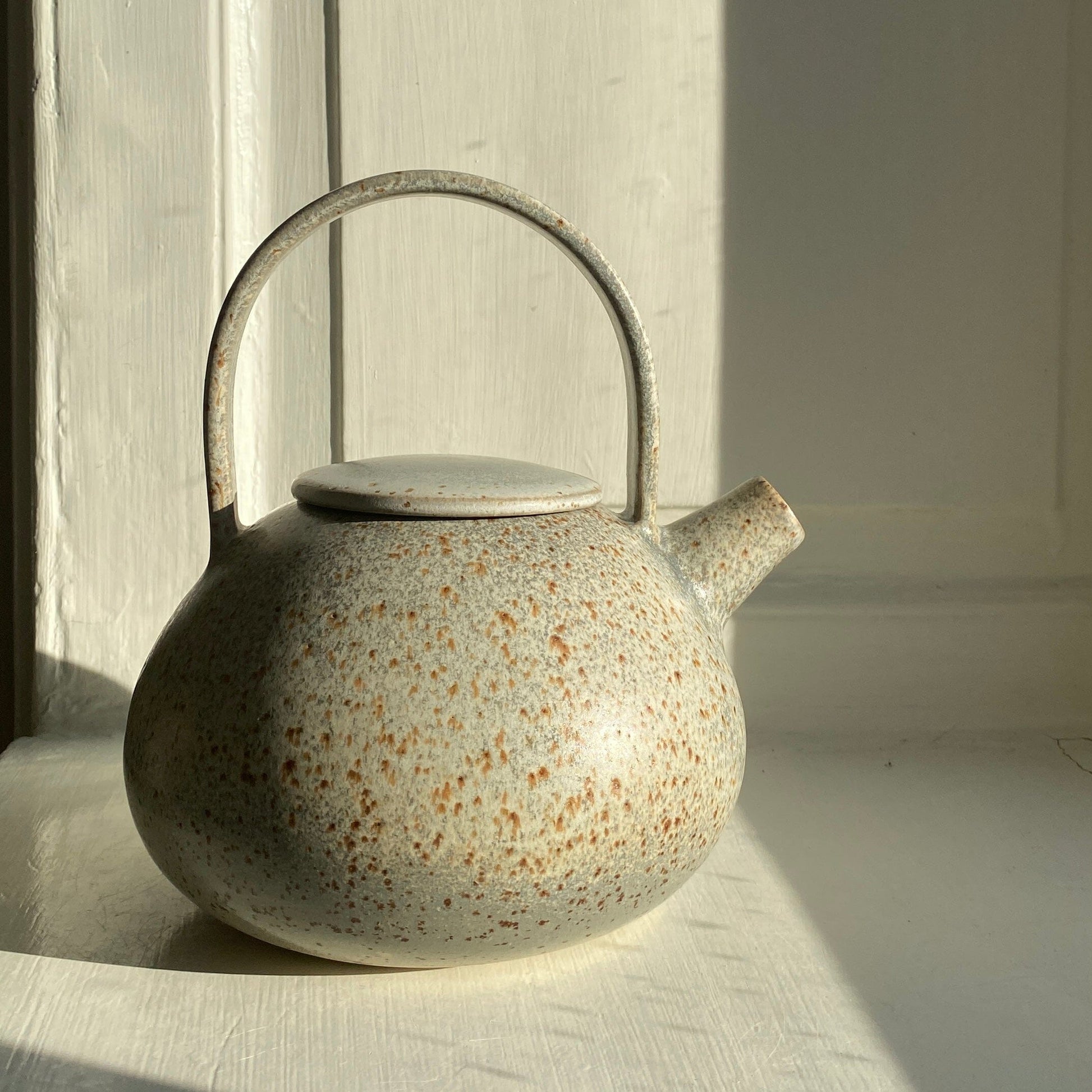 Handthrown teapot - Pale blue with speckle, Vibeke Ottesen, YONOBI