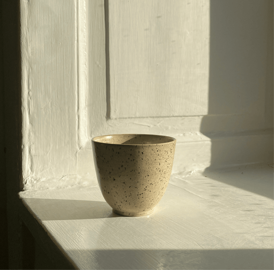 Handthrown cup - Beige with speckle, Vibeke Ottesen, YONOBI