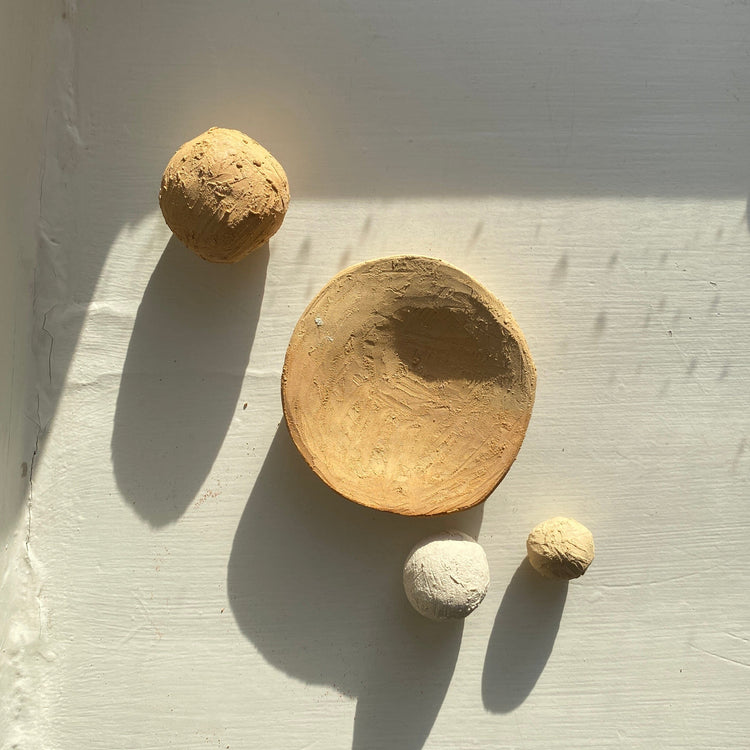 Small Round plate with ceramic balls - Terracotta, Atelier 1991, YONOBI