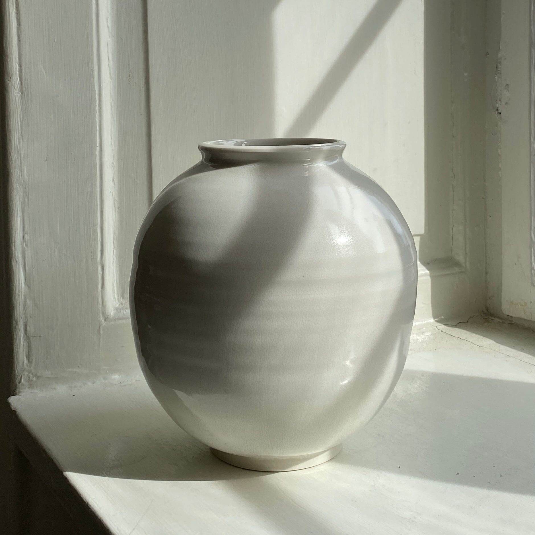 Medium Moonjar Porcelain vase Ambre Hervo 