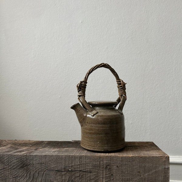 Hand-thrown Teapot with willow handle teapot Kristine Vedel Adeltoft 