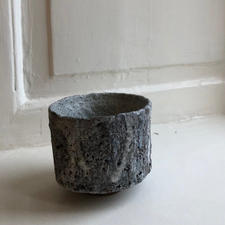 Yunomi cup – Local stone gray cup Birgitte Lorentzen 