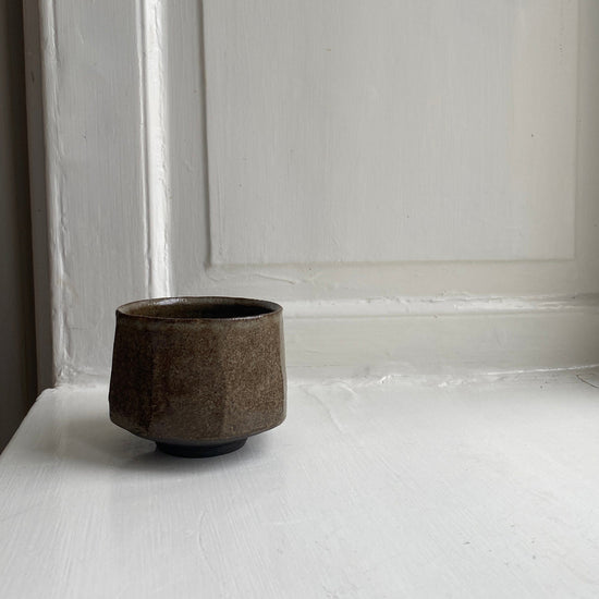 (Kopi) Handthrown Tea bowl - Unika - Black clay Cup Kristine Vedel Adeltoft 