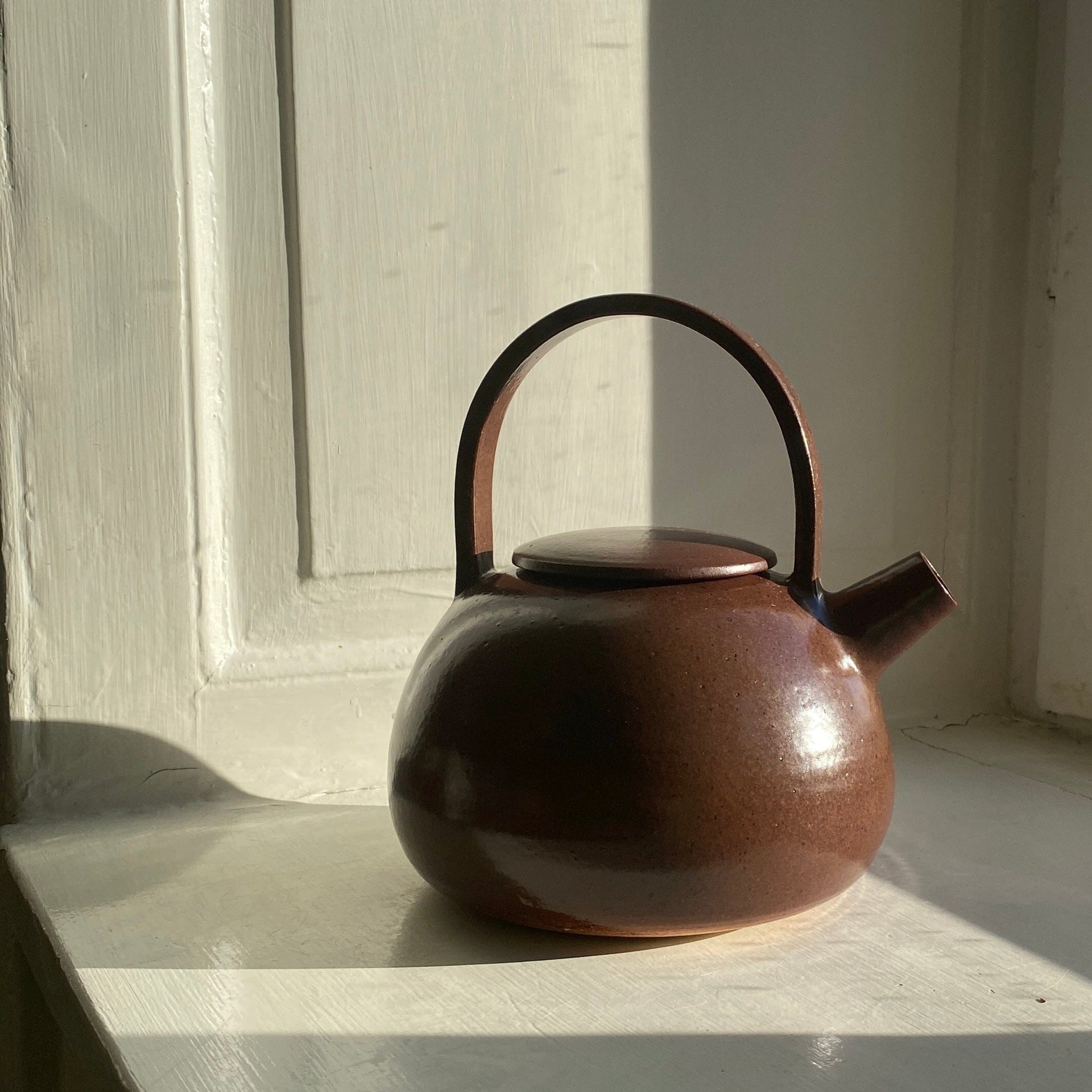 Handthrown teapot - brown, Vibeke Ottesen, YONOBI