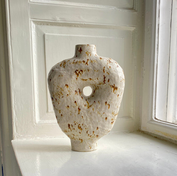 Kimdio Ceramic Vase for Home Decor, Abstract Irregular Design Flower Vase,  Minimalist Decorative Vases for Pampas Grass : : Home