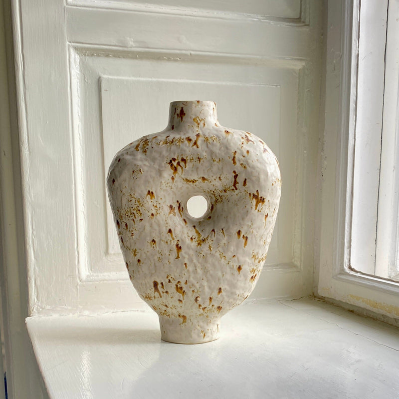Big Vase with one hole – Bonewhite stoneware Vase Malwina Kleparska 