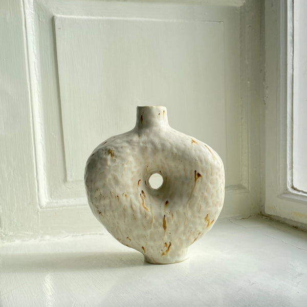 Vase with one hole – Bone white stoneware Vase Malwina Kleparska 