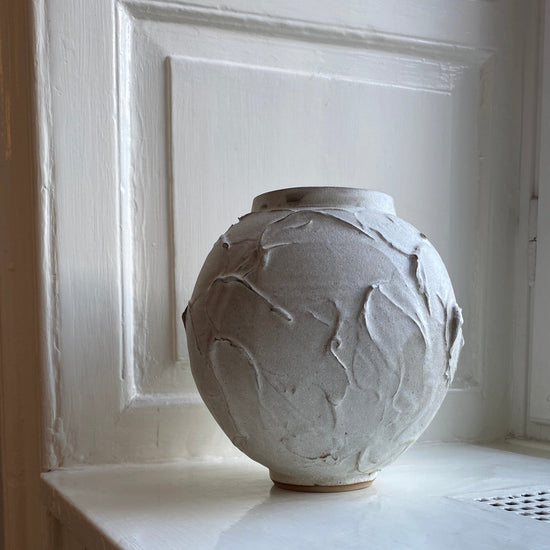 Moon Jar - Textured Uslev white Vase Kristine Vedel Adeltoft 