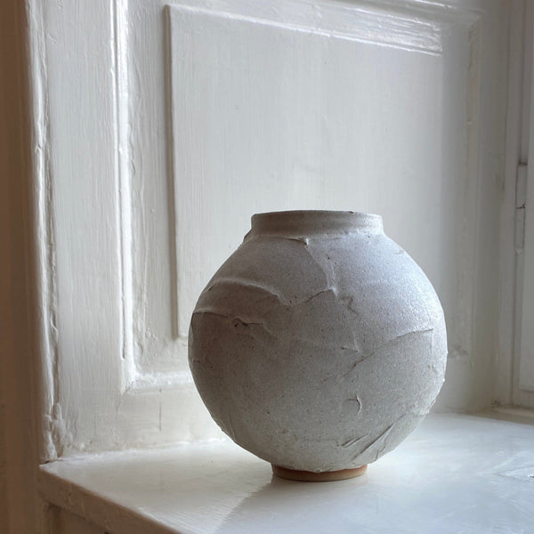 Moon Jar - Uslev White Vase Kristine Vedel Adeltoft 