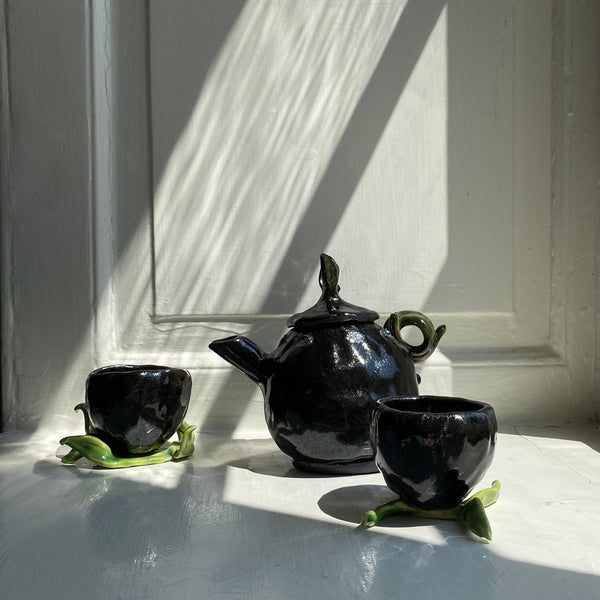 Unique tea set - Oliver's teapot teapot Soyoung Hyun 