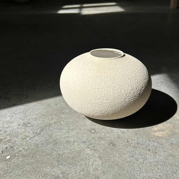Unique Vase - ecru grogged stoneware Vase Pauline Boisaubert 