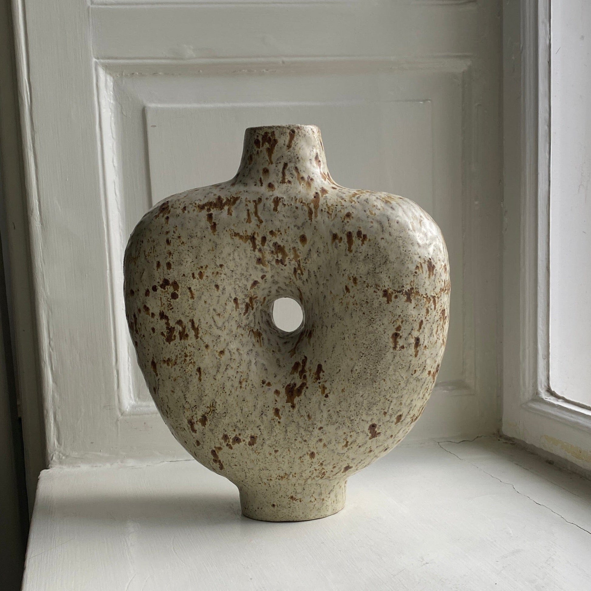 Big Vase with one hole – Mixed stoneware Vase Malwina Kleparska 