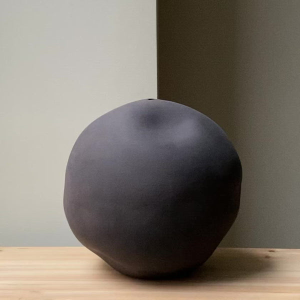 Soft Moon Vase - Sort