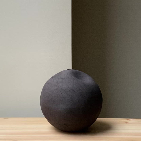 Soft Moon Vase - Sort Medium