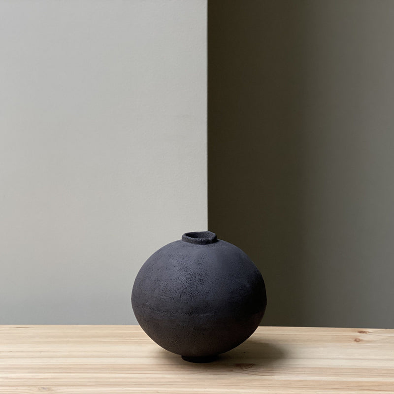 Small Round Vase - Wabi, Laura Pasquino - 