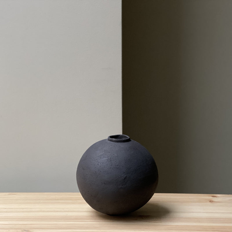 Small Round Vase - Wabi, Laura Pasquino - 